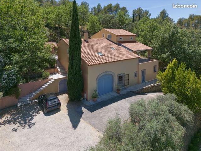 VILLA DE 180 m² sur 7400 m² DE TERRAIN