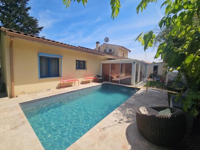Villa de 193m² avec maison, studio et appartement, piscine, jardin