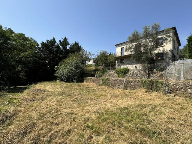 Villa de 1966 avec un terrain constructible de 1883 m2 et un