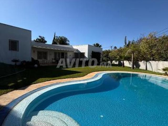 Villa de 2000m² en location à Souissi RABAT