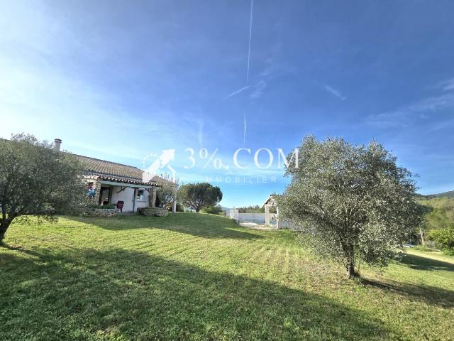 Villa de 2002 de 150 m2 et 5 chambres avec piscine et garage