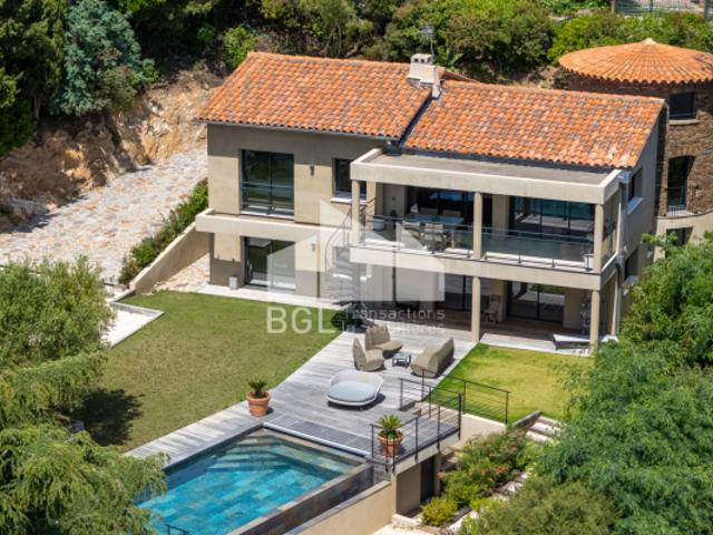 Villa de 200 m2 avec piscine et vue mer au Lavandou Nouvea
