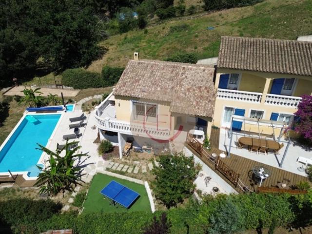 Villa de 200 m² avec piscine à Les Adrets de l'Estérel