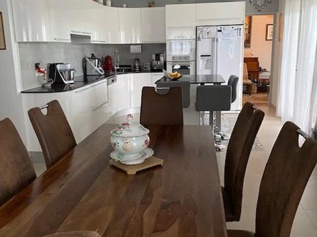 Villa De 229M2 Habitable Avec Appartement Independant En Par. 229m² Paulhan