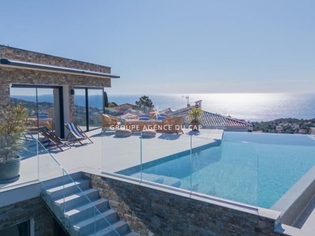 Villa de 265m2 avec vue mer entièrement rénovée en 2025, aux Issambres