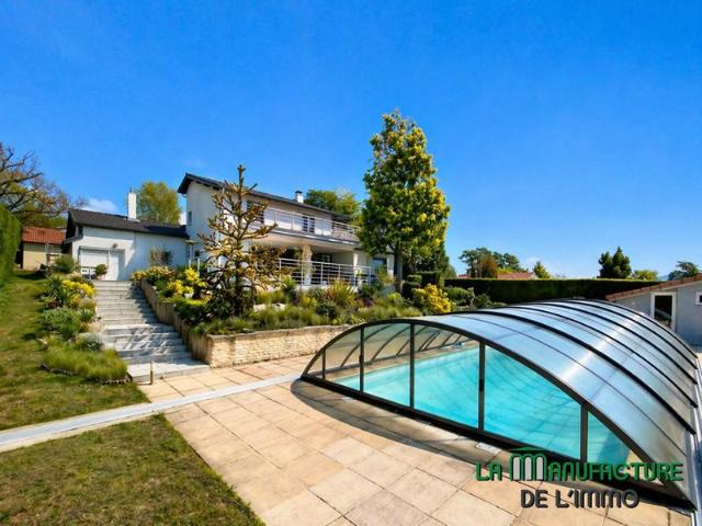 VILLA DE 280m2 AVEC PISCINE ET DEPENDANCE / VUE EXEPTIONNELL