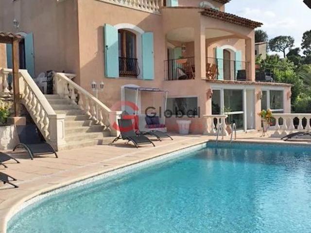 VILLA DE 295 M2 AU CALME GARANTI