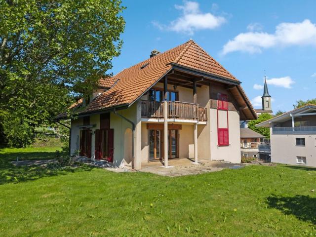 Villa de 2 appartements sur une parcelle 1'144 m² à Massonnens