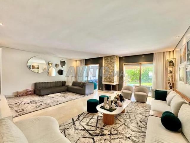 Villa de 300 m2 en bande avec piscine
