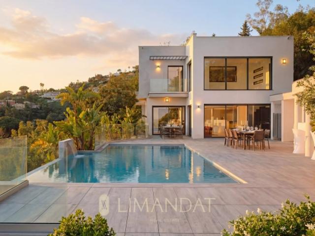 Villa de 300m2 vue mer