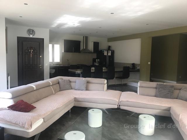 Villa de 340m2 sur terrain de 1069m2