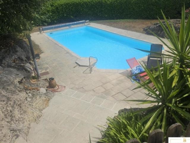 VILLA DE 3 CHAMBRES piscine C.E.S. résiduel