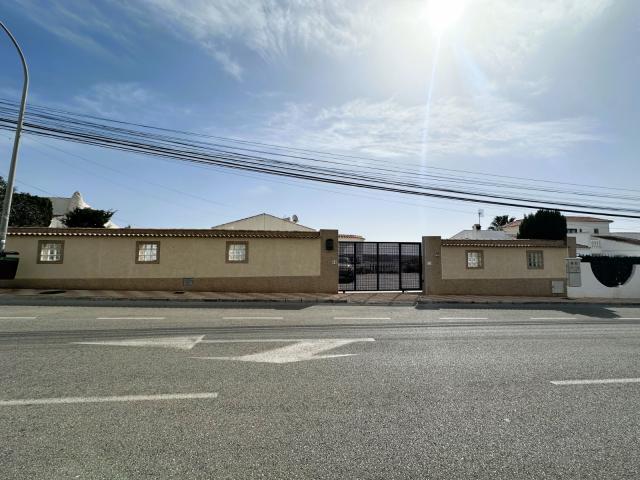 Villa de 3 dormitorio, La Marina Alicante DS75312856