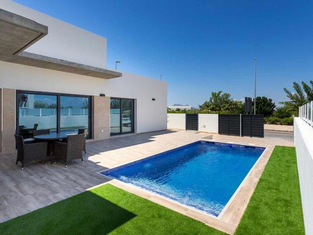 VILLA DE 3 DORMITORIOS EN UNA SOLA PLANTA, DAYA NUEVA