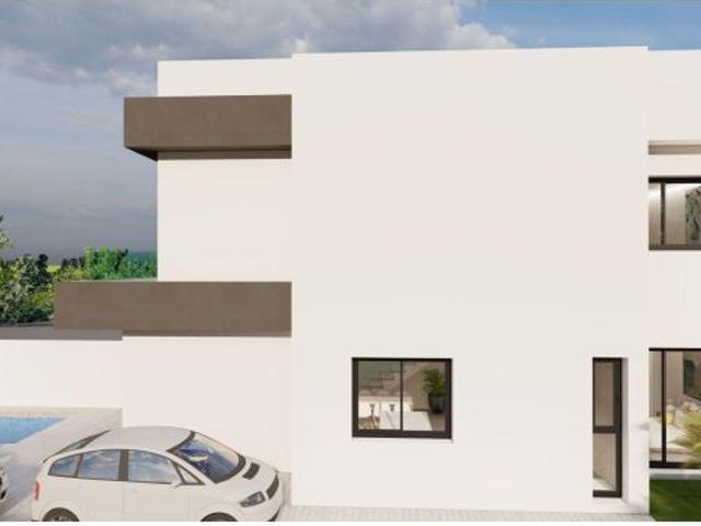 VILLA DE 3 DORMITORIOS Y 3 BAÑOS EN ENCANTADOR PUEBLO ESPAÑOL