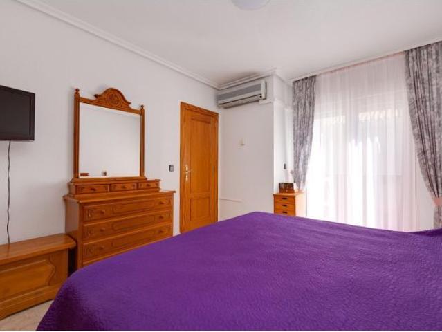 VILLA DE 3 DORMITORIOS Y 2 BAÑOS EN PLAYA FLAMENCA ORIHUELA COSTA