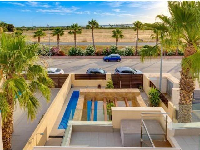 Villa de 3 dormitorios 3 baños en Ciudad Quesada Alicante ¡Tu refugio soñado en Rojales! ?✨