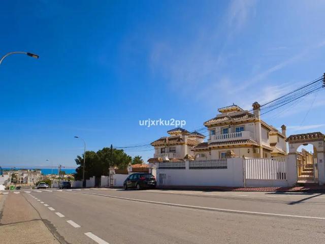 Villa de 3 habitaciones y 2 baños en Torrevieja 88m² Torrevieja