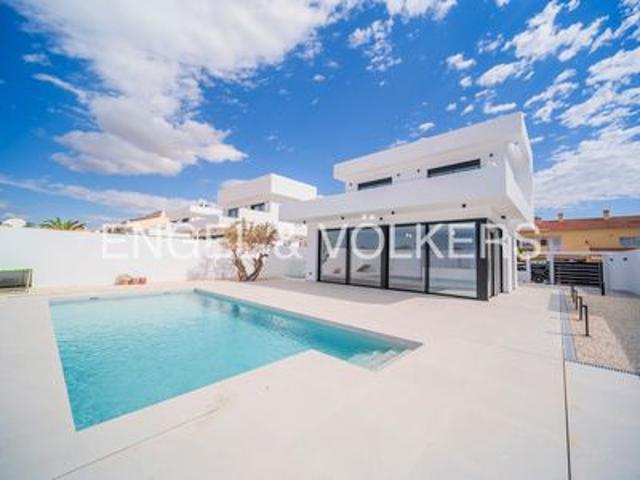 Villa de 3 habitaciones en venta en Alicante, Alicante