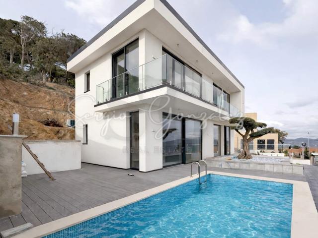 Villa de tres habitaciones con vistas al mar a estrenar