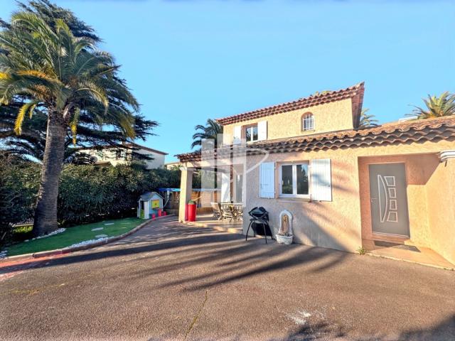 villa de type 4 avec garage dans un domaine sécurisé