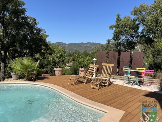VILLA DE TYPE 8 AVEC PISCINE A DEBORDEMENT GRAND TERRAIN PRO