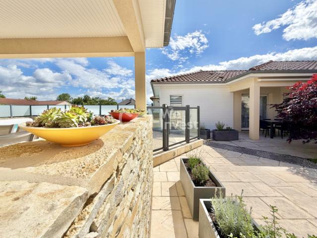 Villa de type 8, sous sol complet, piscine, pool house, jardin c