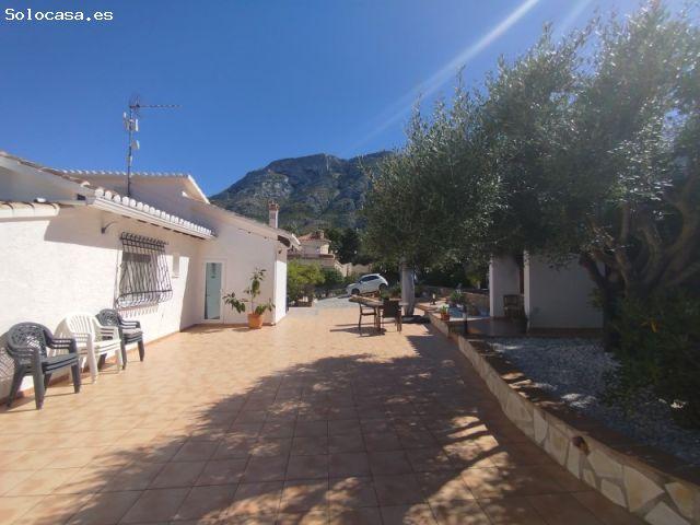 Villa de una sola planta con vistas y sol todo el año