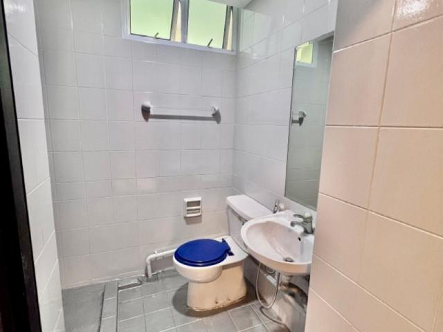 Villa De West Condominium Room Rental, $1,600, 1 Bed 2 Bath 200 sqft $8.00 psf