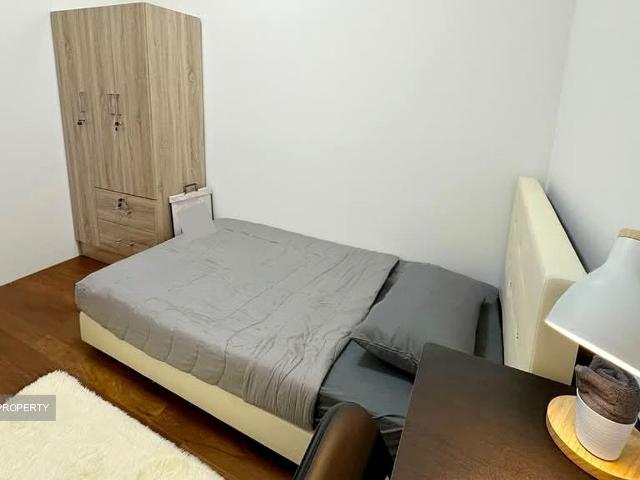 Villa De West D5, Condominium