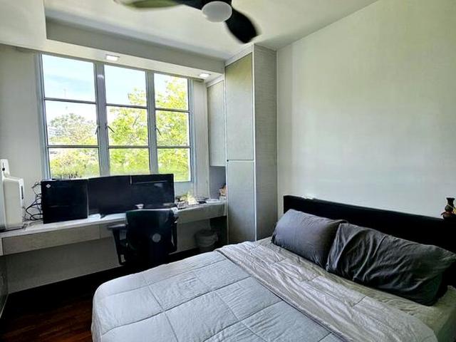 Villa De West D5, Condominium