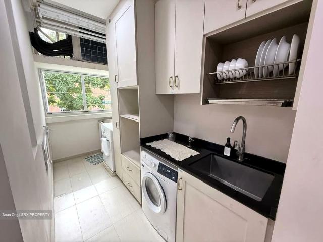 Villa De West D5, Condominium