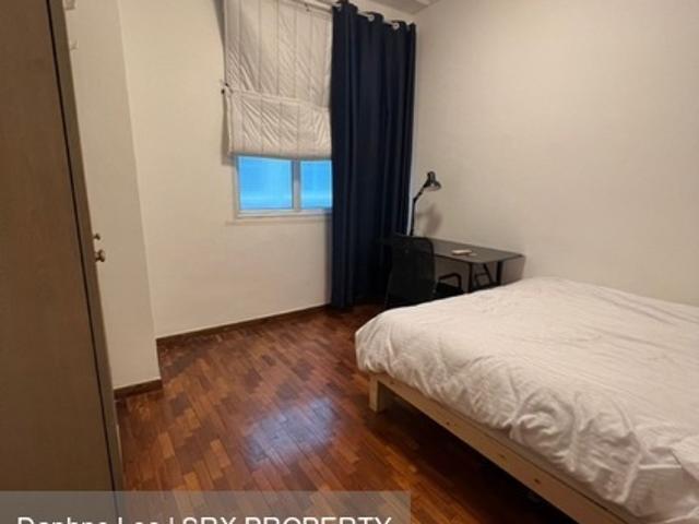 Villa De West D5, Condominium