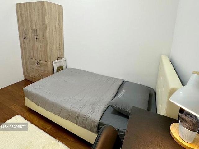 Villa De West D5, Condominium