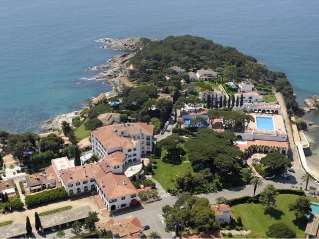 VILLA DE ALTO STANDING SITUADA EN LA PRESTIGIOSA URBANIZACIÓN LA GAVINA