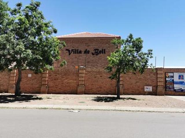 villa de bell bachelor unit close.