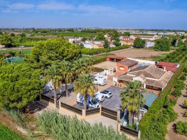 Villa de campo lujosa cerca del pueblo Las Heredades 300m² Heredades