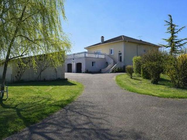 Villa de caractère – 295 m² – Terrain 5 000 m² dont 4 600 m² constructibles – Prissé