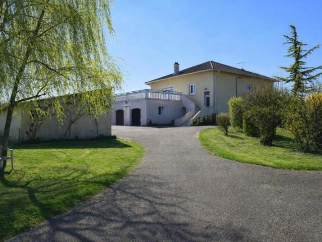 Villa de caractère – 295 m² – Terrain 5 000 m² dont 4 600 m² constructibles – Prissé