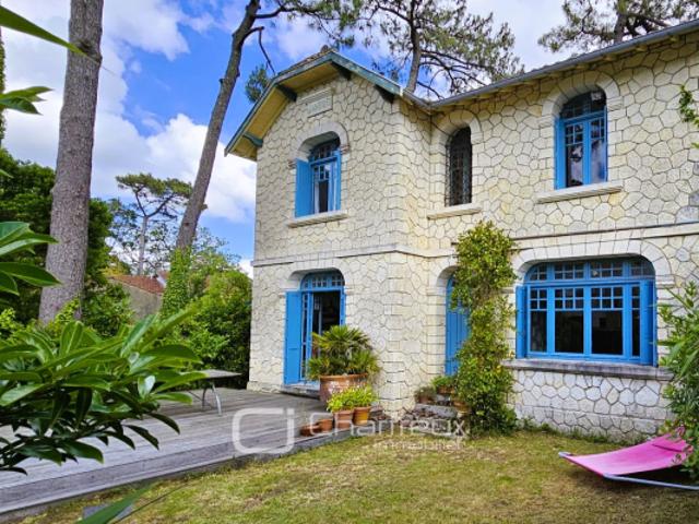 VILLA de CARACTERE
