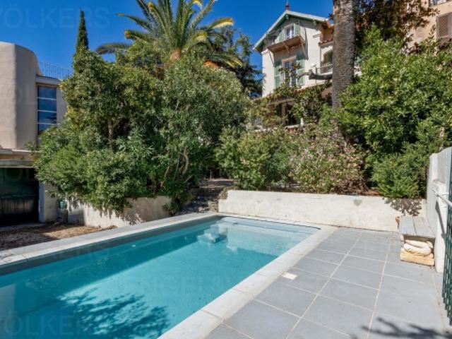 Villa de caractère à rénover, centre ville de Sainte Maxime, ave