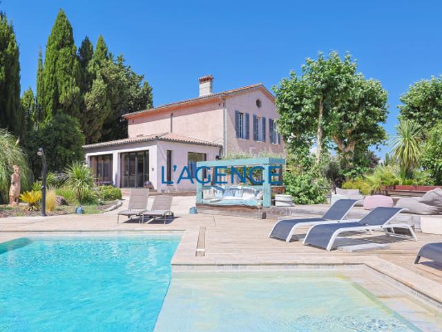 Villa de caractère de 211 m2 au coeur des vignes avec pisci