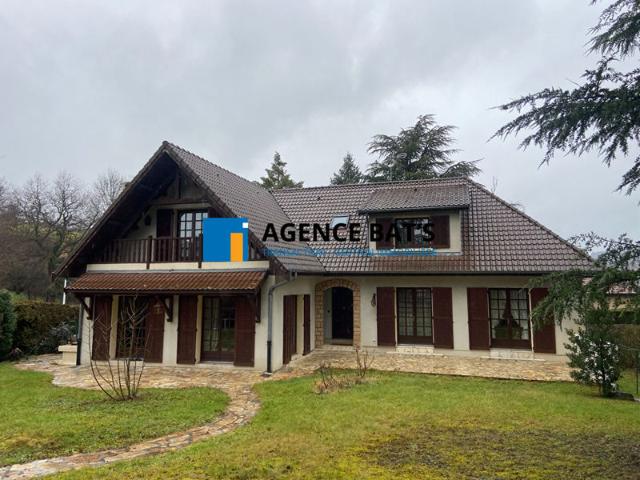 Villa de caractère à proximité immédiate de Roche La Molière