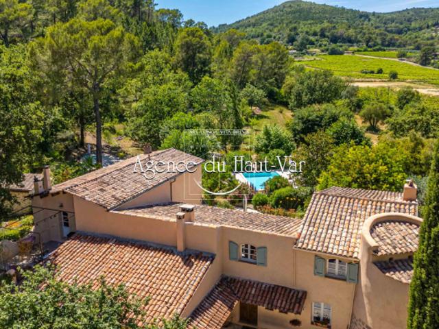Villa de Caractère, maison de gardien et dépendances, 5,3Ha