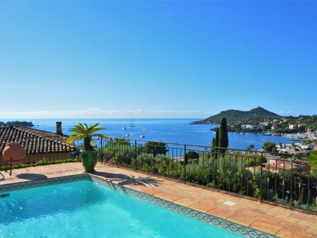 Villa De Caractère Vue Mer 224m² Agay