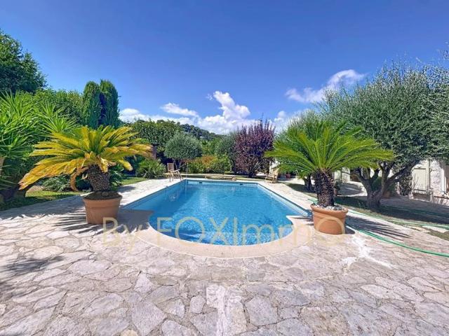 Villa de caractere vue panoramique sur Saint Paul de Vence – 370 m², piscine, terrain 2000m2, calme