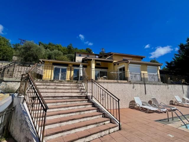 VILLA DE CHARME 265M2 PISCINE STATIONNEMENT SOSPEL 10