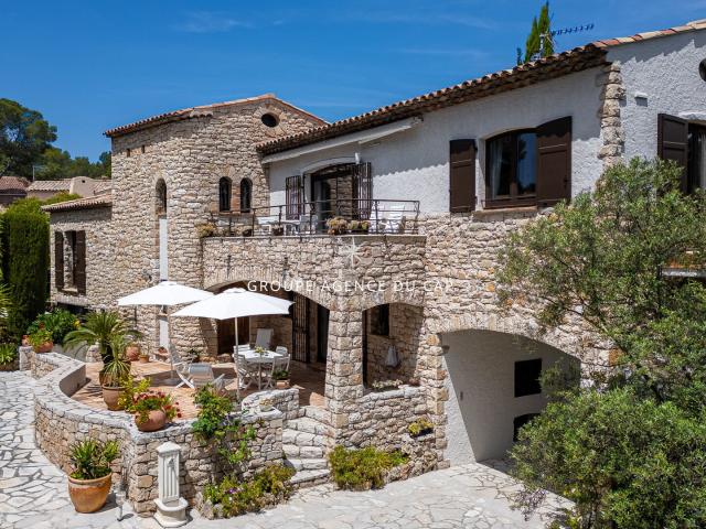 Villa De Charme A Boulouris Residentiel 205m² Saint Raphaël