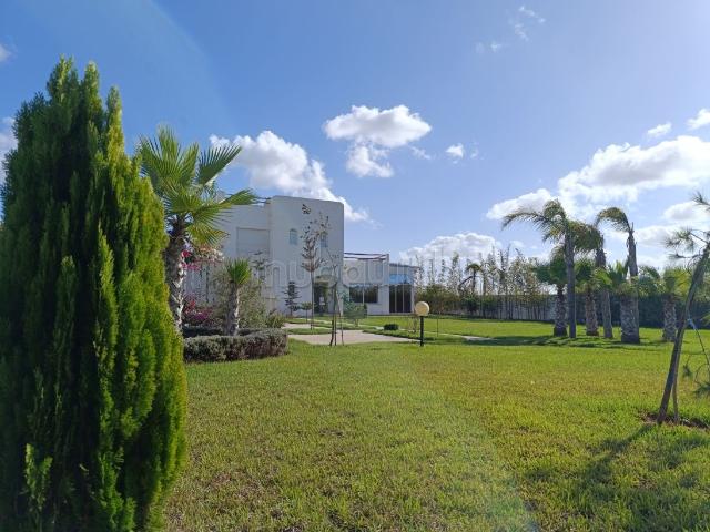 Villa de Charme à Louer Avec Grande Piscine et Jardin