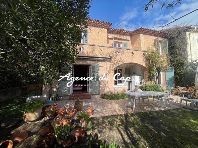 Villa de charme année 1930 plein centre St Raphael 100 m de. 192m² Saint Raphaël